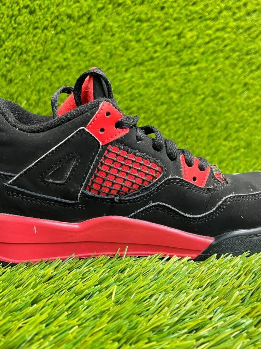 Nike Air Jordan 4 Retro Boys Size 3Y Black Red Athletic Leather Shoes Sneakers
